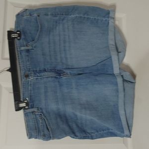 Women's Levi's classic shorts. Size 24W